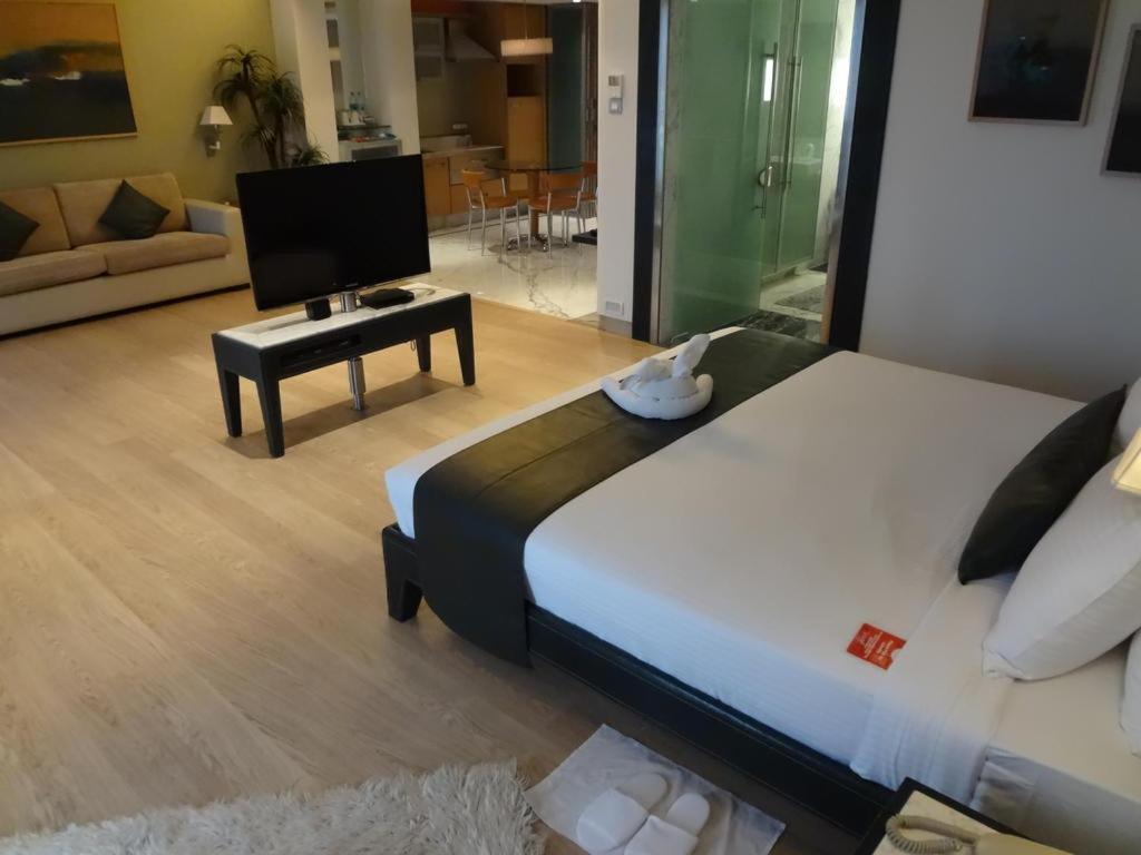 Suite Room on Restaurant Food Al-a-carte order