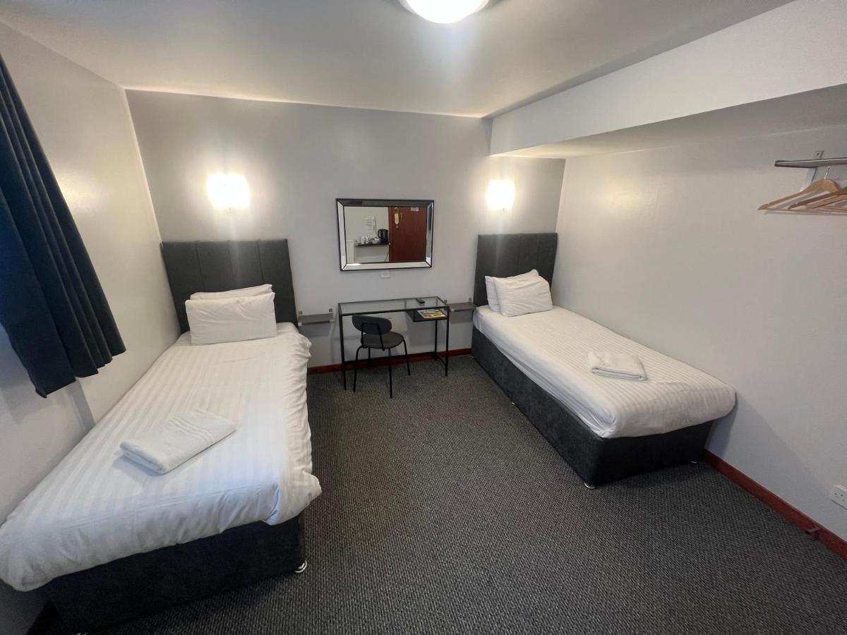 Twin Room,1392161702:JPEG