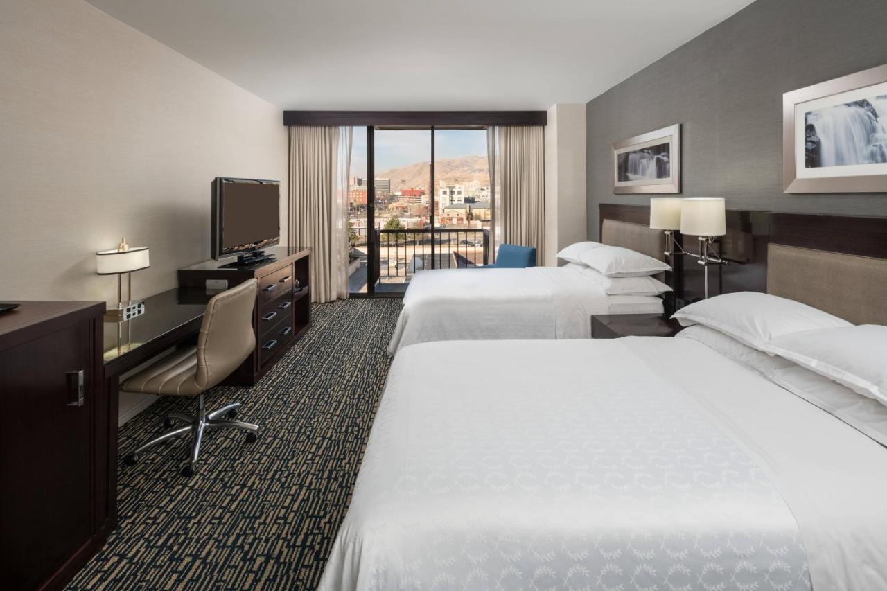 Club level, Guest room, 2 Double, Balcony