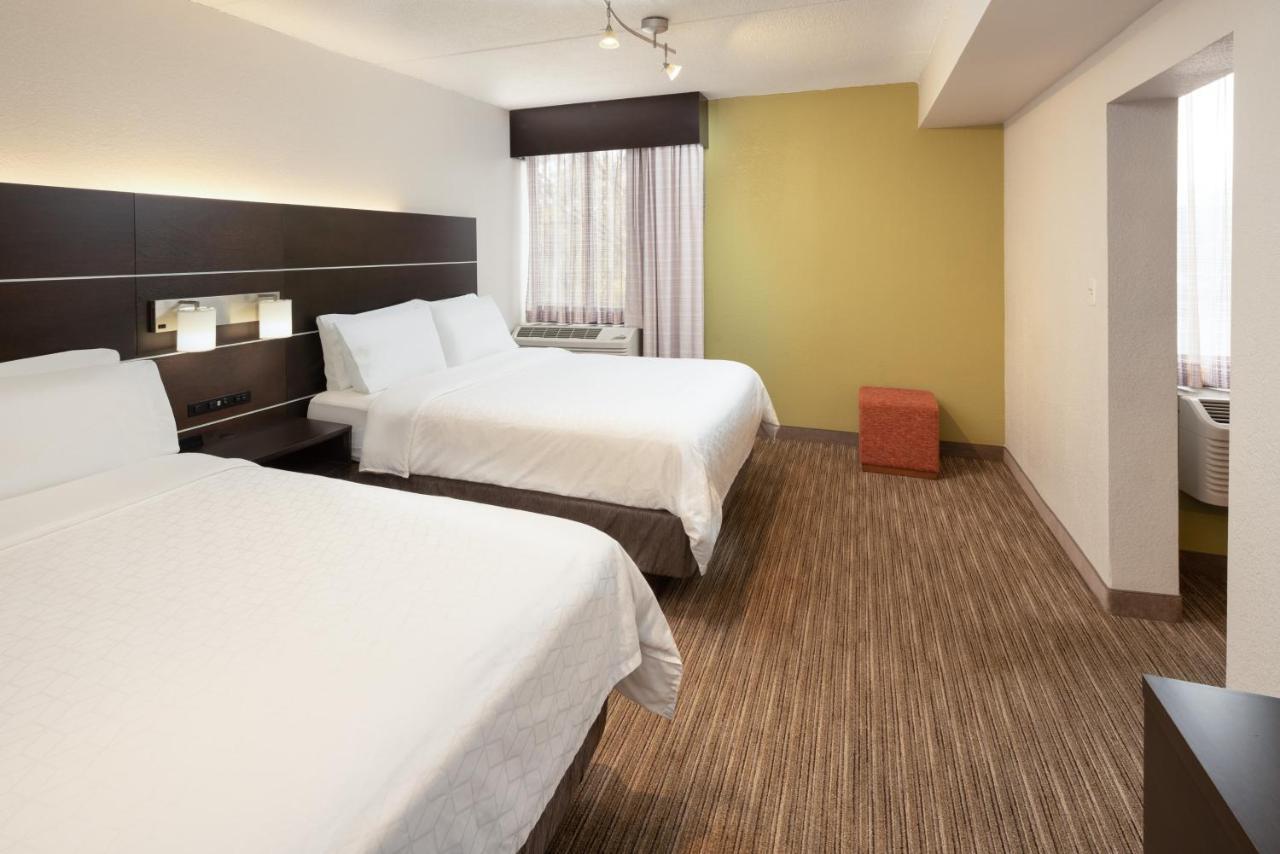 Standard Queen Room Two Queen Beds Communications Accessible