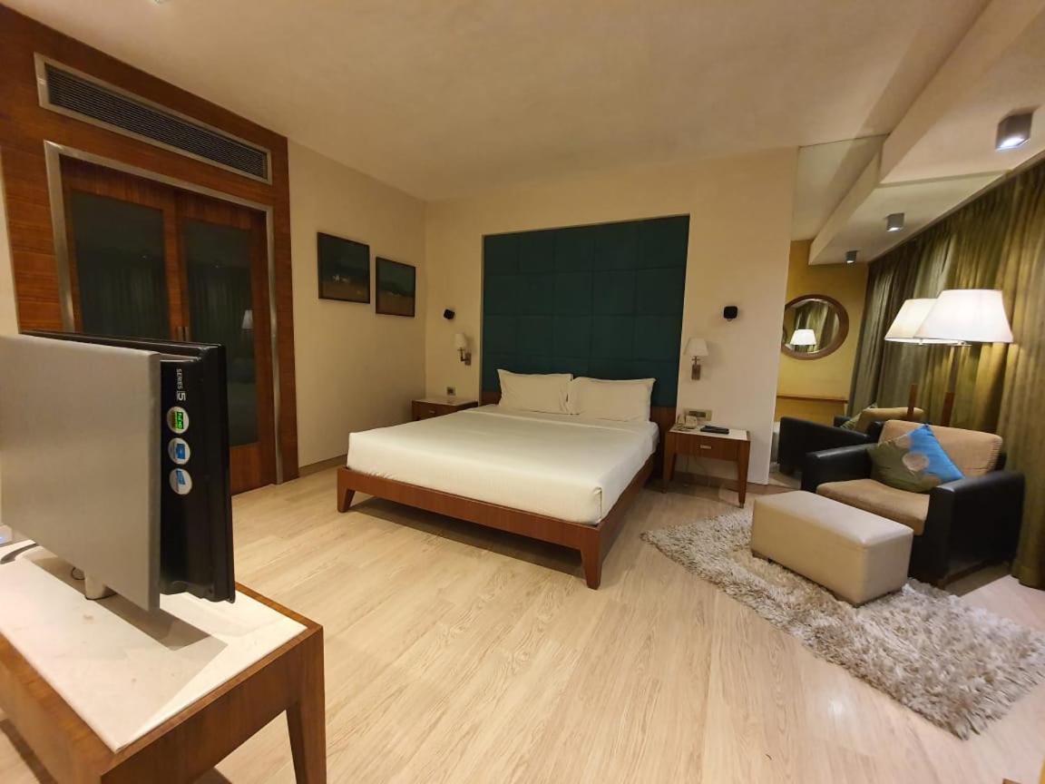 Suite Room on Restaurant Food Al-a-carte order