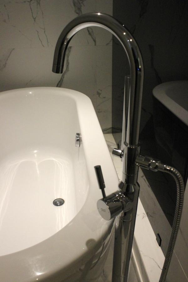 Deluxe Suite Spa Bath
