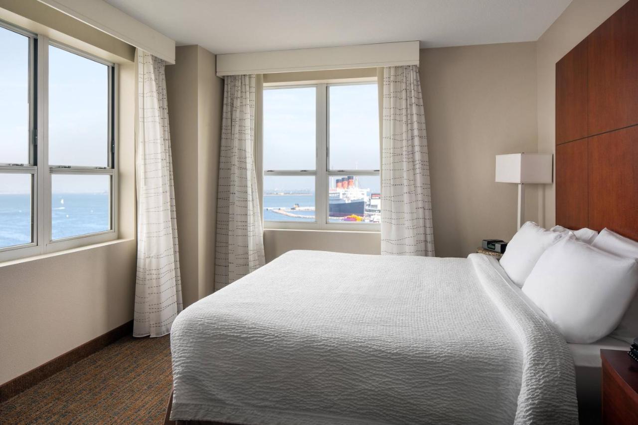 One-Bedroom King Suite with Harbor View