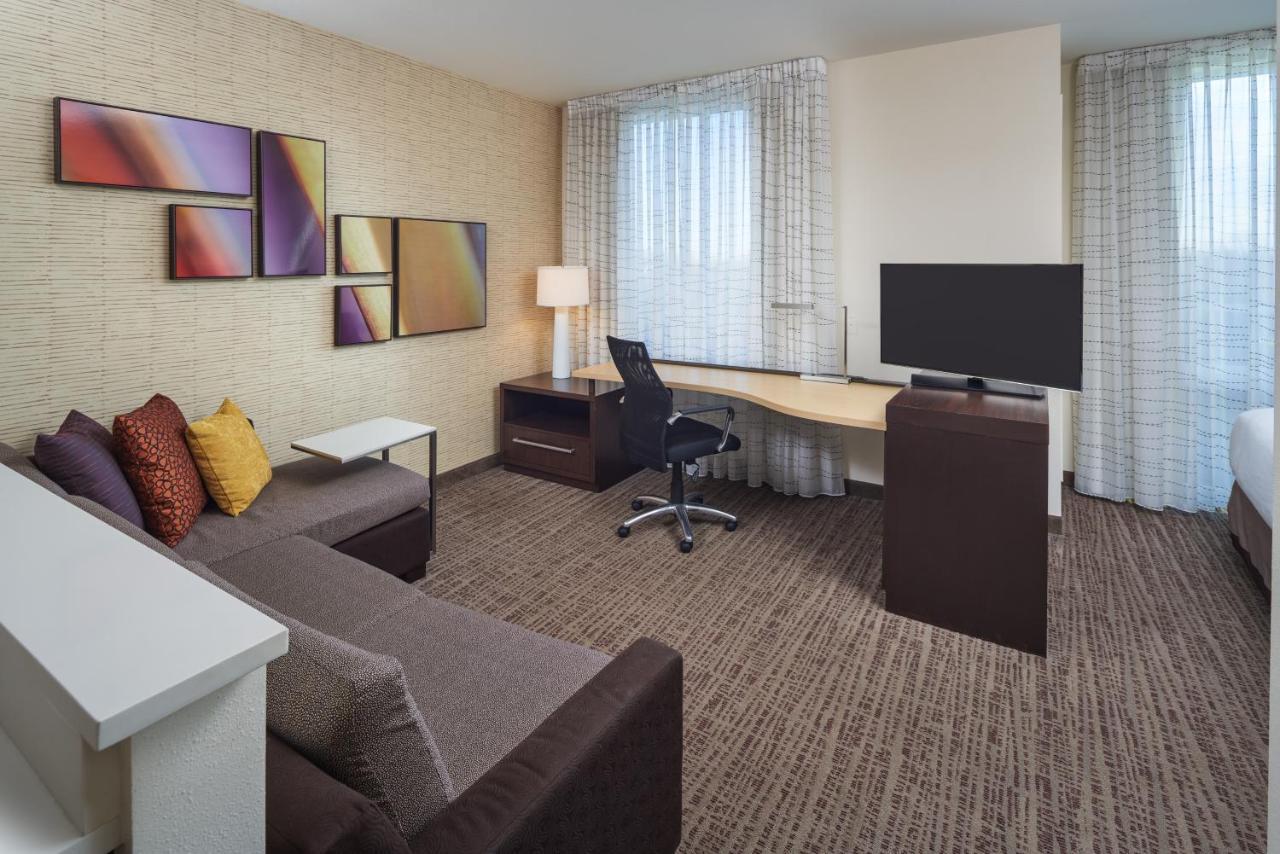 King Studio with Sofa Bed - Hearing Accessible
