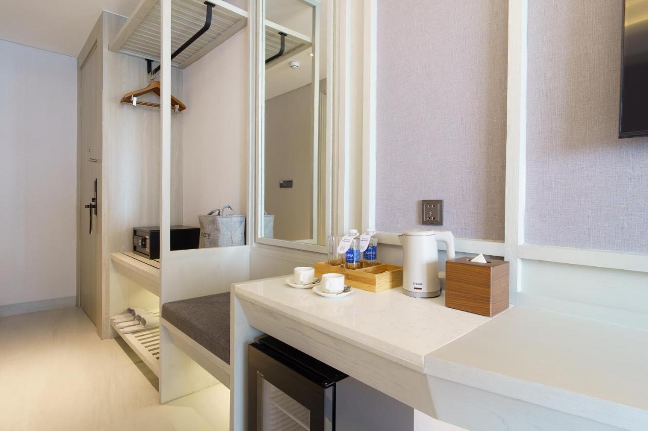 Premier Executive Twin Complimentary Daily Afternoon Tea & Welcome Minibar