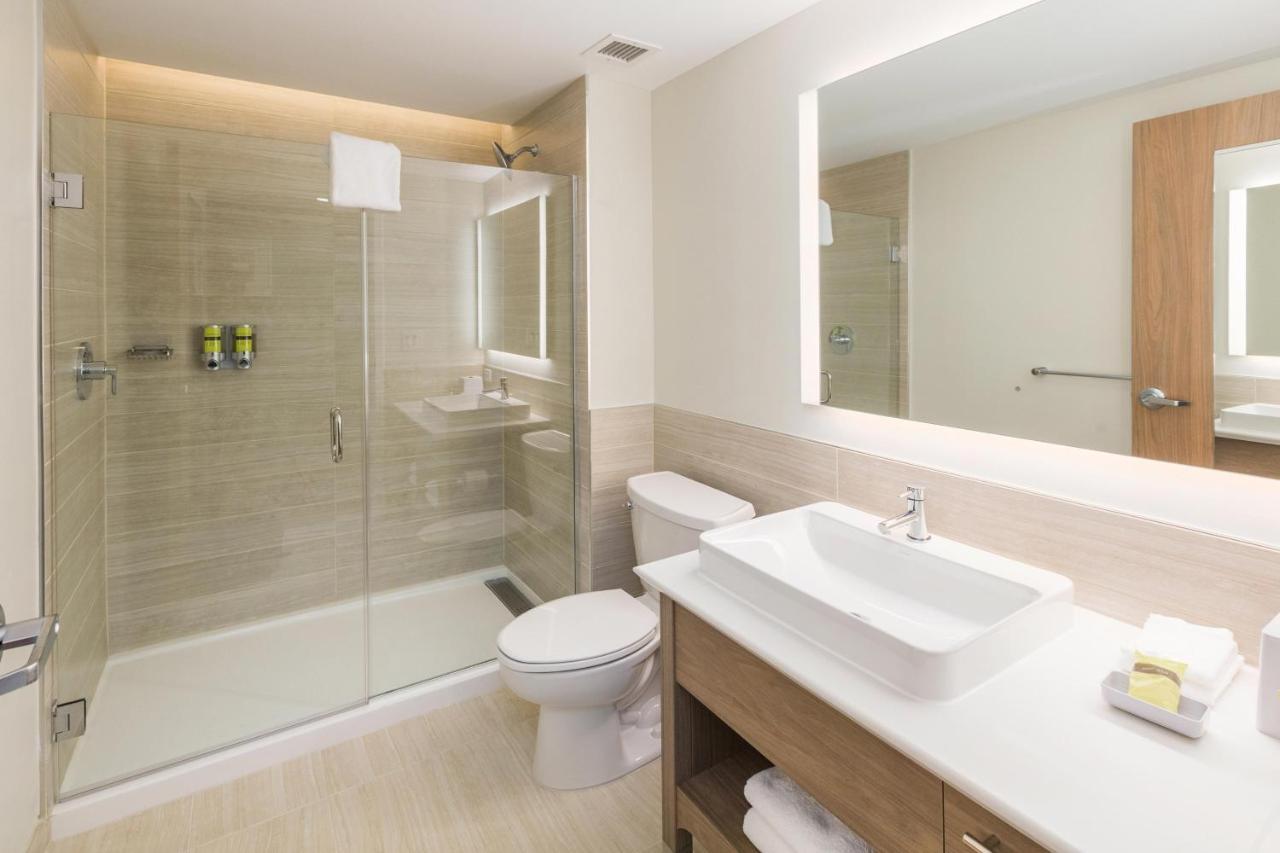 1 Bedroom Suite, 1 King, Sofa bed
