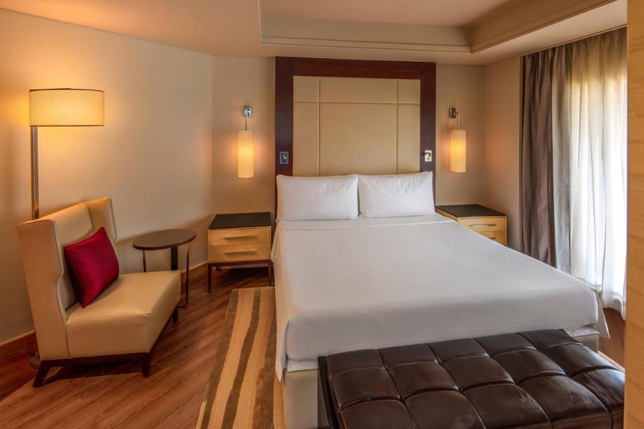 1 King Bed, Ocean View, Executive Lounge Access, Sunset Suite (Enjoy 10% off on Food & Soft Beverages and Laundry)
