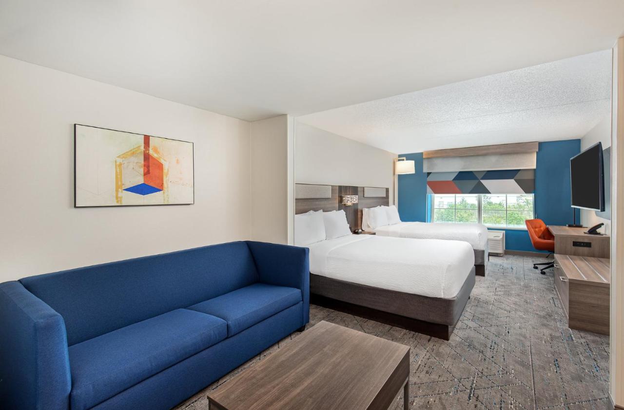 Queen Suite with Two Queen Beds