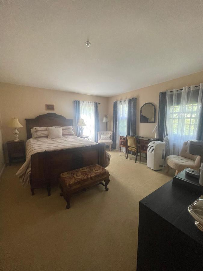 Double Room Private Bathroom