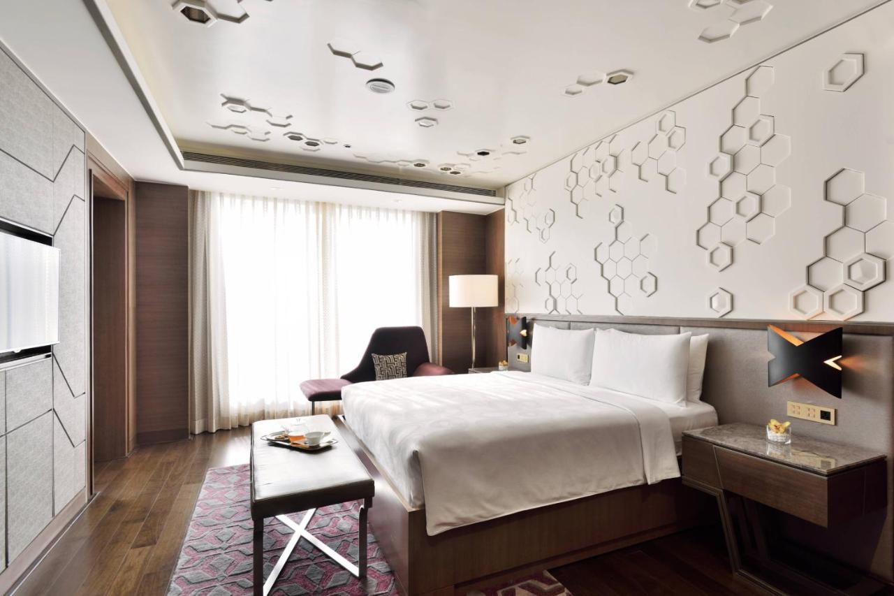 One-Bedroom Presidential Suite Executive Lounge Access & complimentary two-way airport transfers