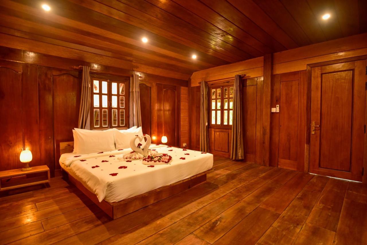 Honeymoon Bungalow Private Pool Pick Up