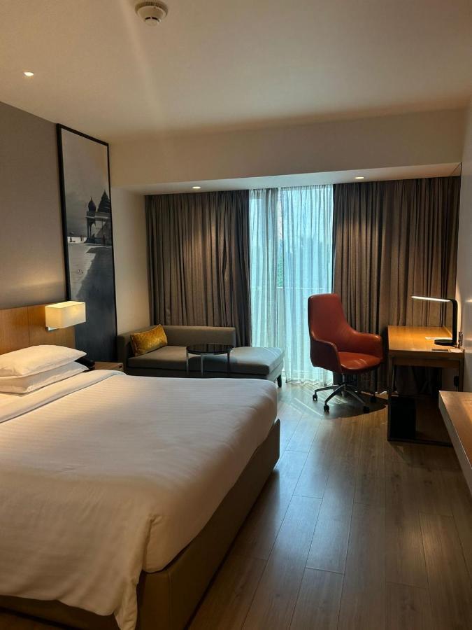 Deluxe Balcony Room, Guest room, 1 King, City view, Balcony