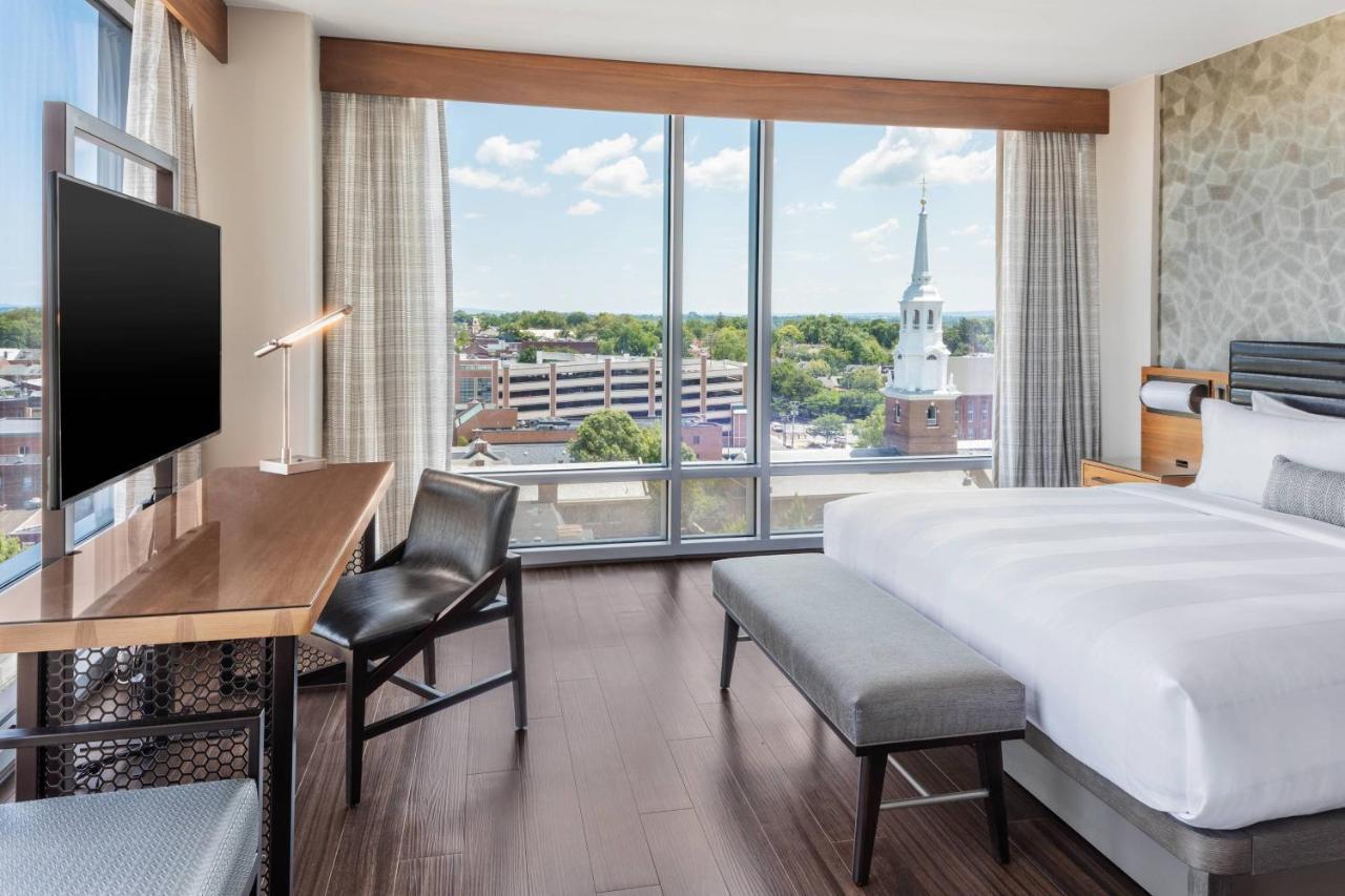 Executive Corner Suite 1 King
