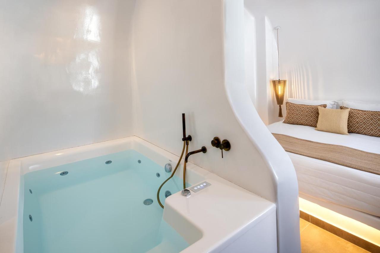 Cave Hot Tub Suite Pool View