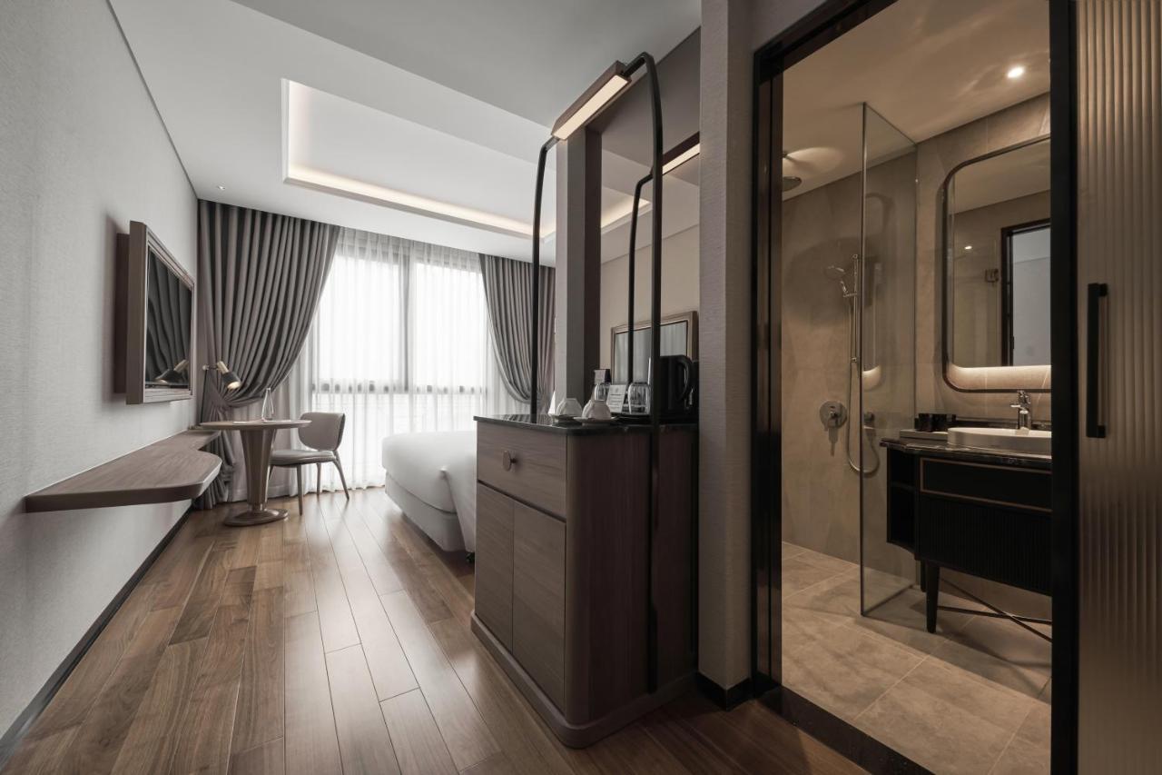 Deluxe Connecting Room