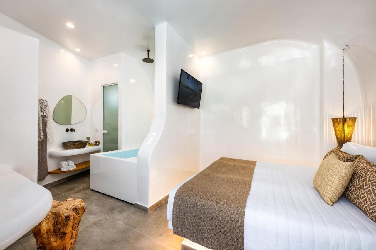 Cave Hot Tub Suite Pool View