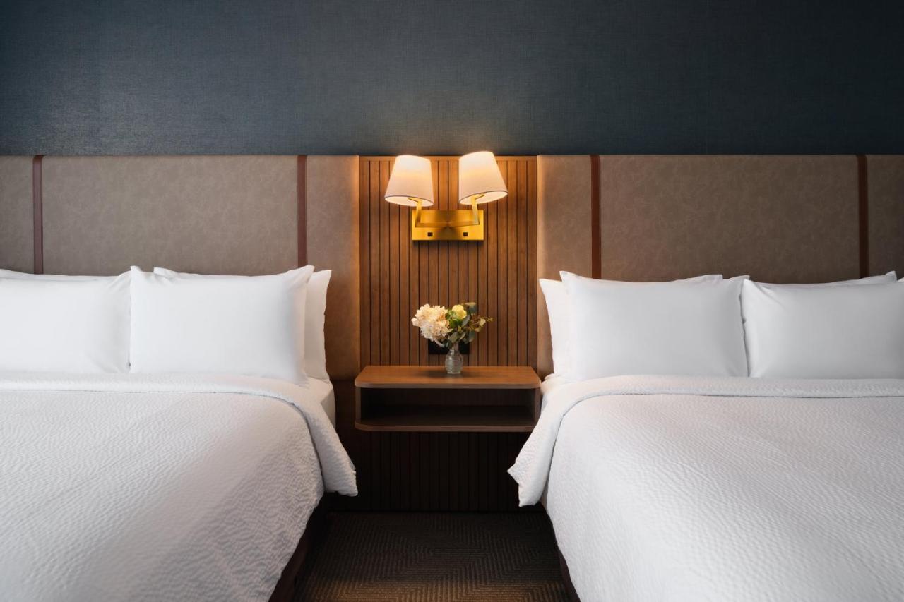 Premium Queen Room Two Queen Beds Mobility Accessible Tub