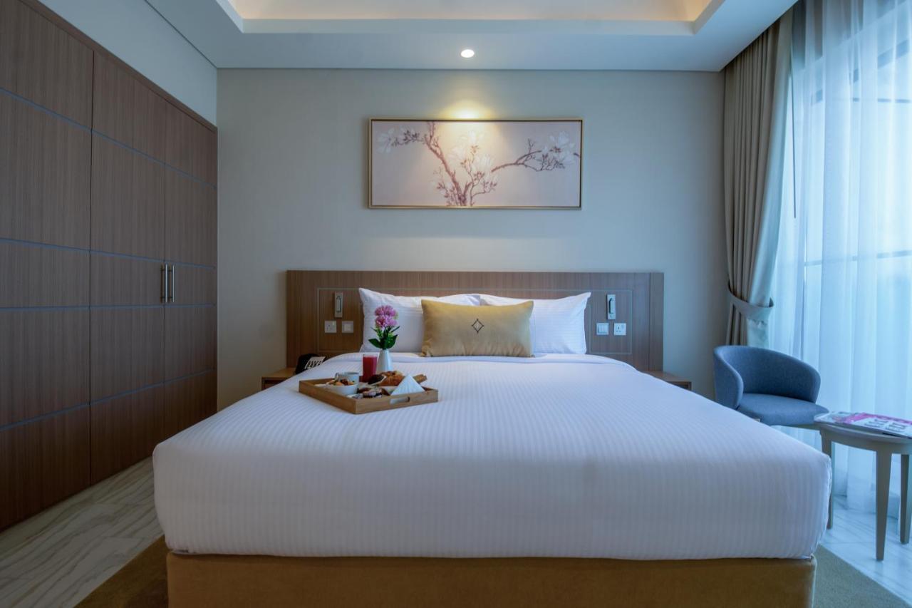 Elite Two-Bedroom Apartment Terrace Inclusive of complimentary shuttle bus to Deira City Centre & Dubai Festival City Mall
