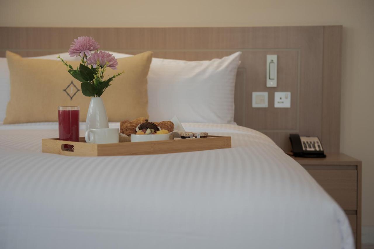 Elite Three-Bedroom Apartment Terrace Inclusive of complimentary shuttle bus to Deira City Centre & Dubai Festival City Mall