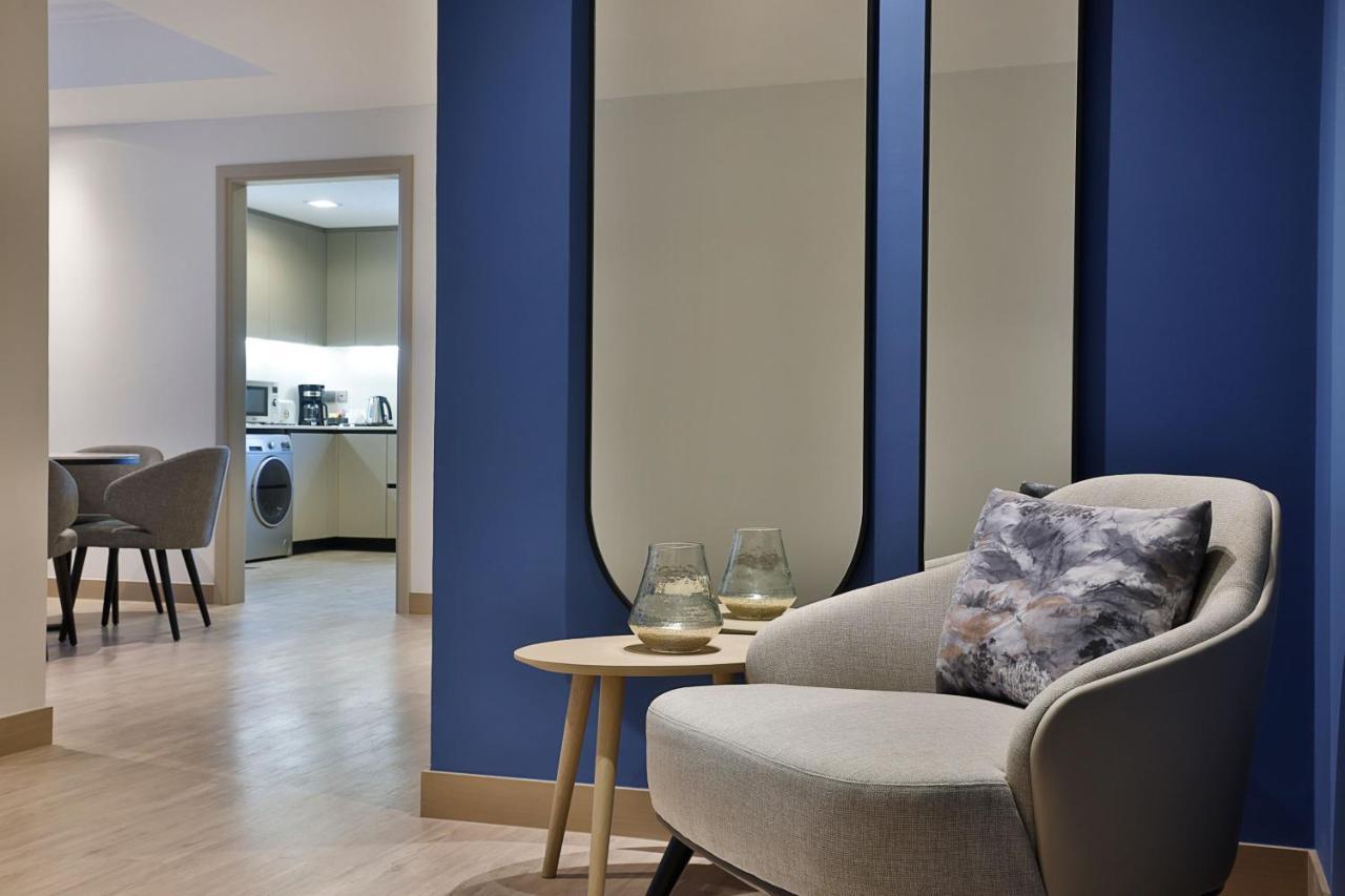 Premium One Bedroom Suite 1 Queen Bed City View Includes Food & Beverage