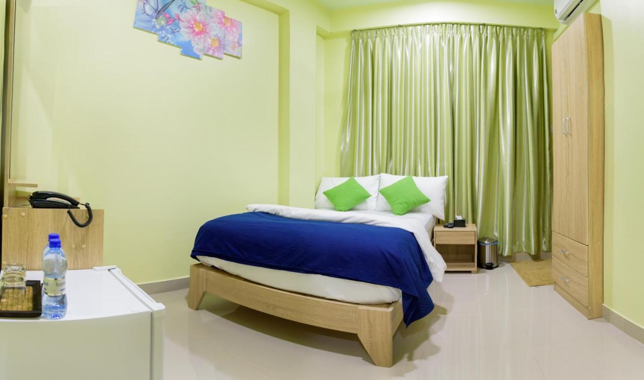 Deluxe Double Room Return Airport Transfer