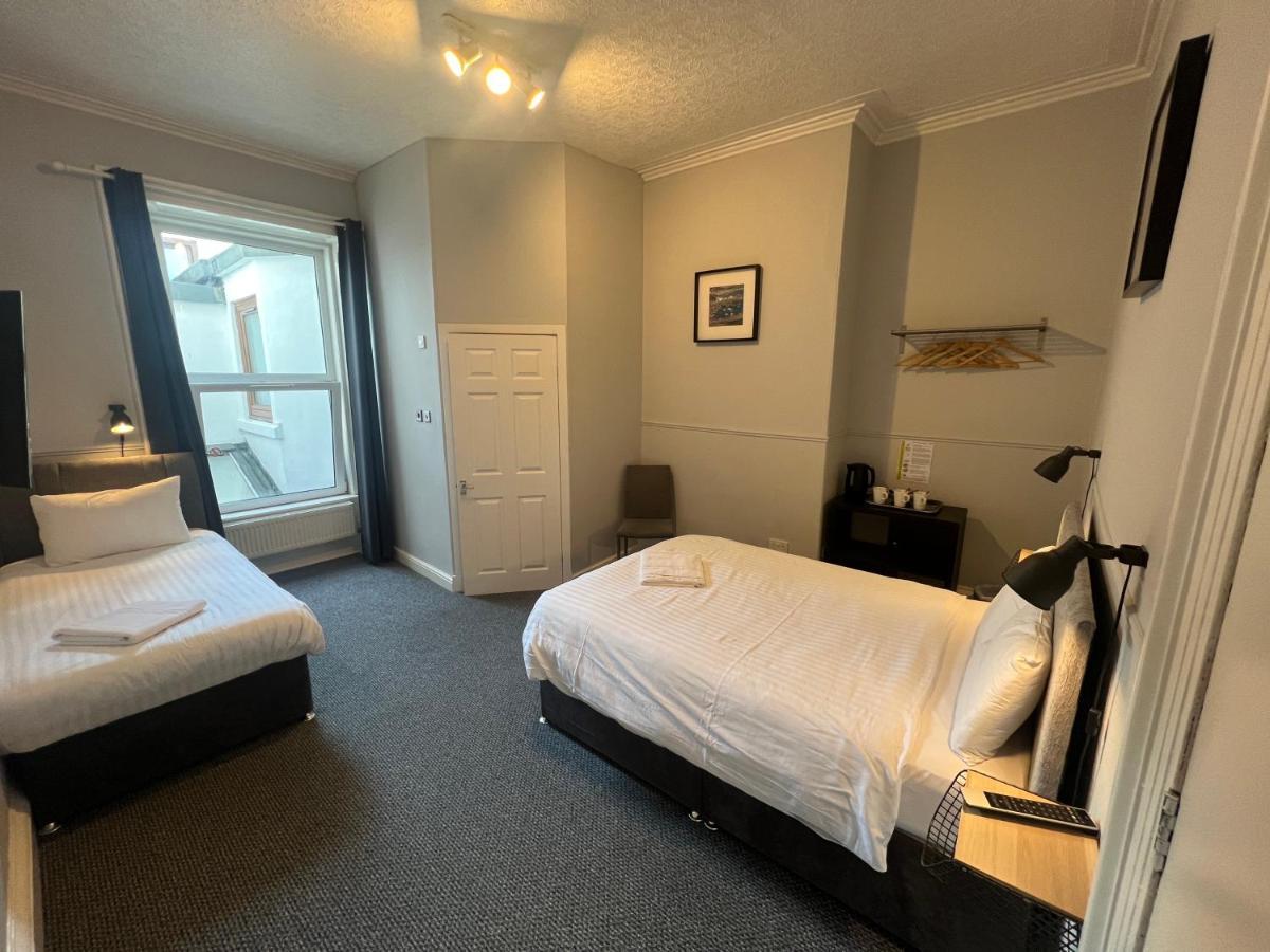 Double or Twin Room,1425211440:JPEG