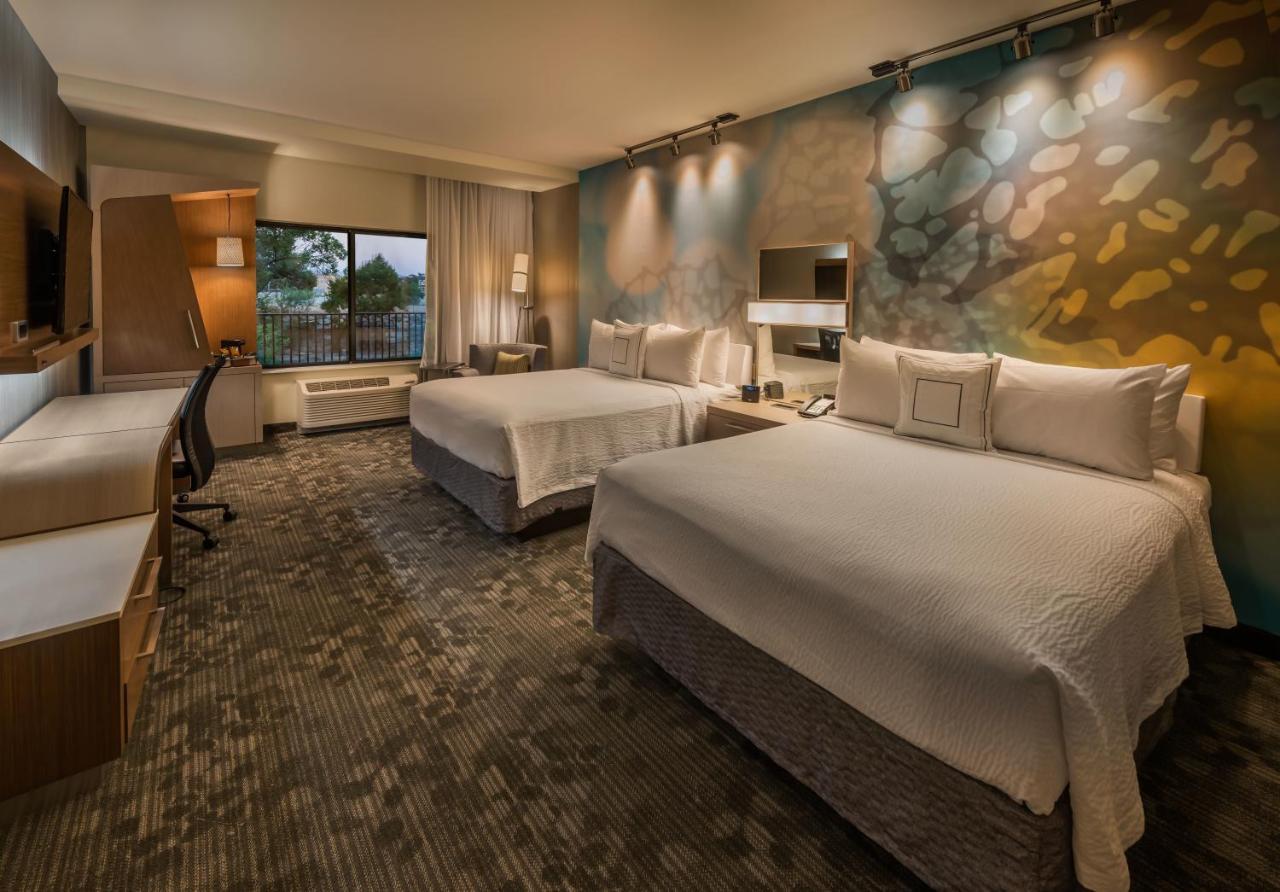 Queen Room with Two Queen Beds and River View - Hearing Accessible
