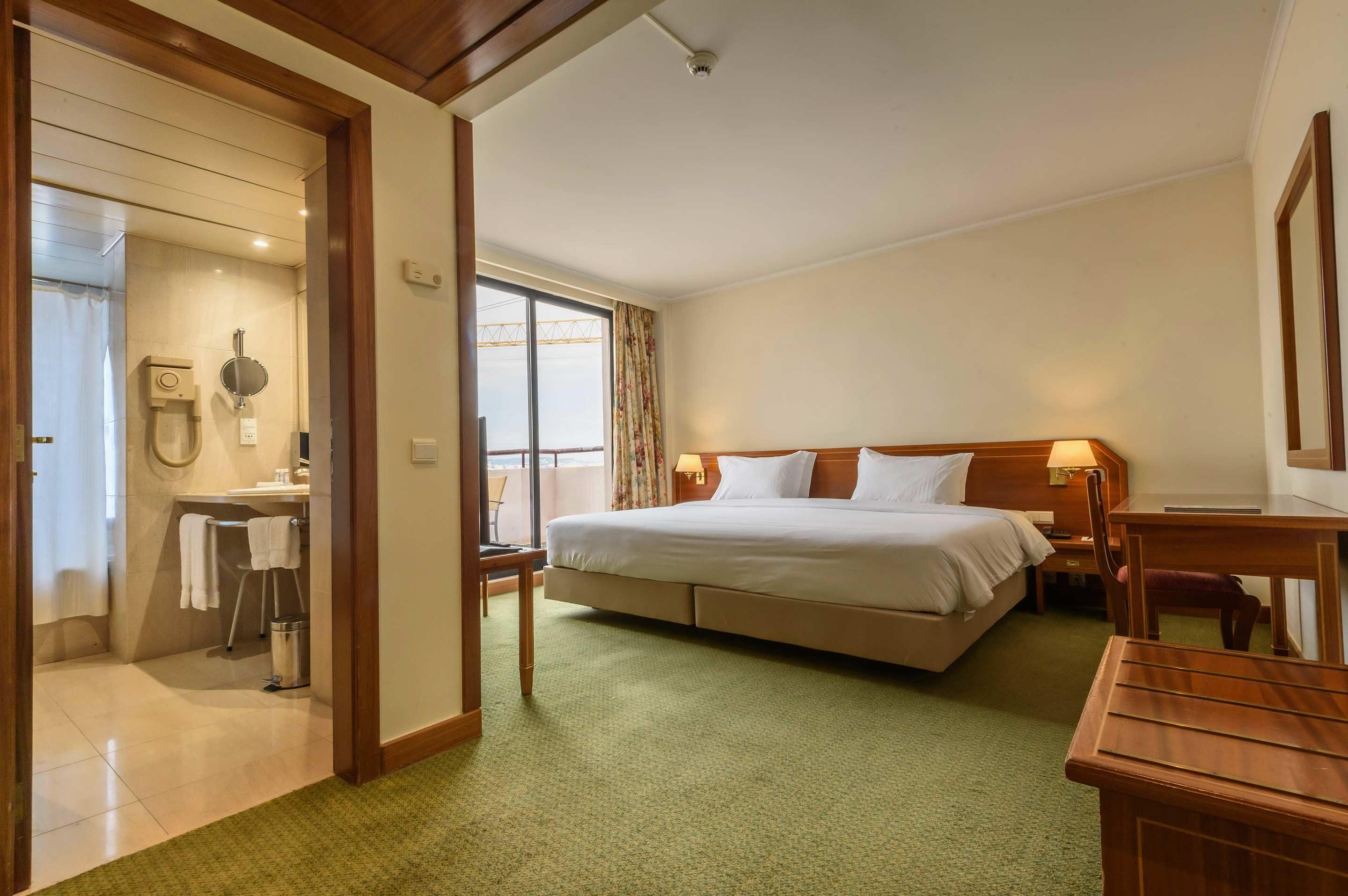 Family Suite (2 Adults + 2 Children)