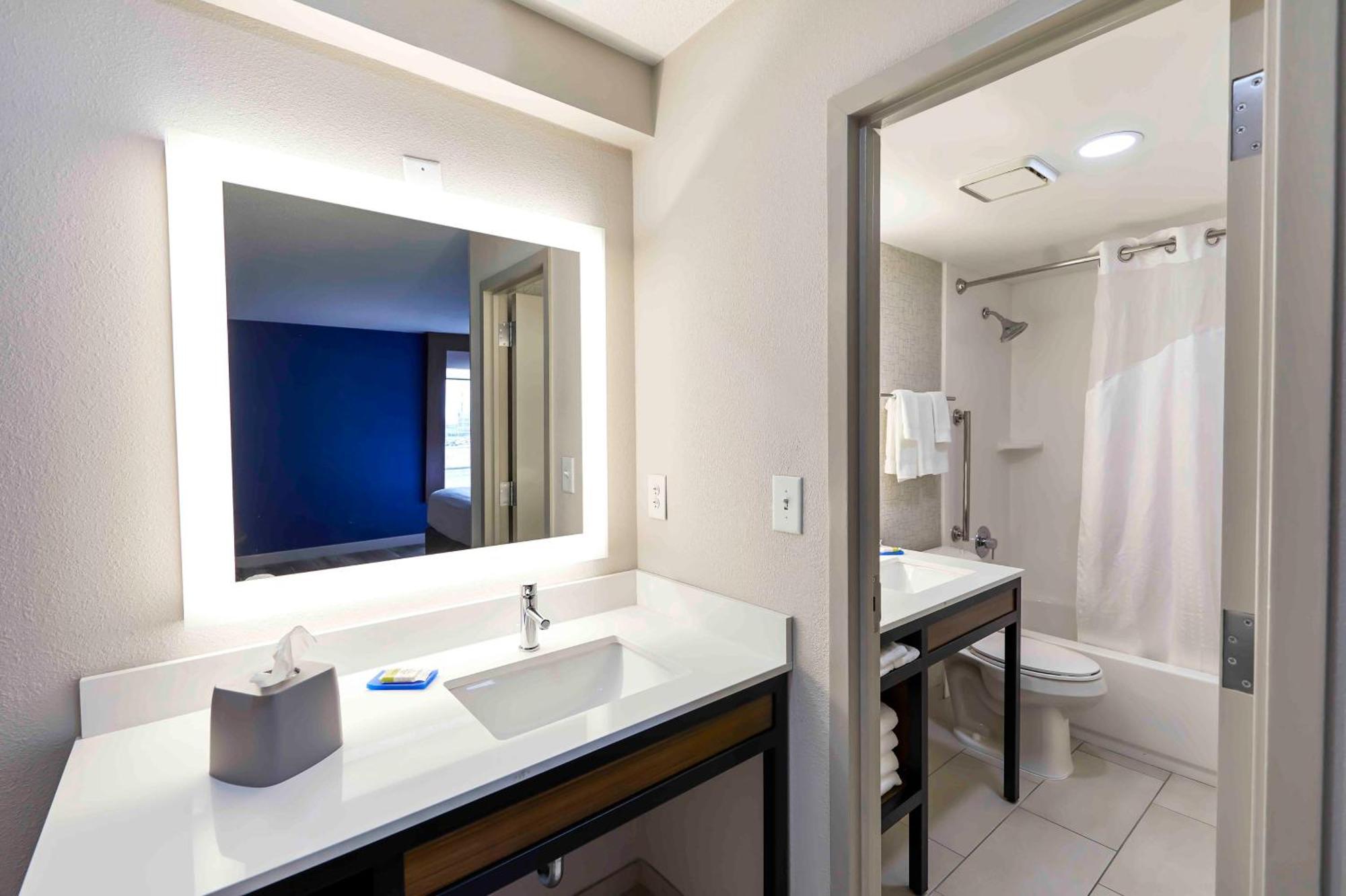 One-Bedroom Suite with Two Double Beds