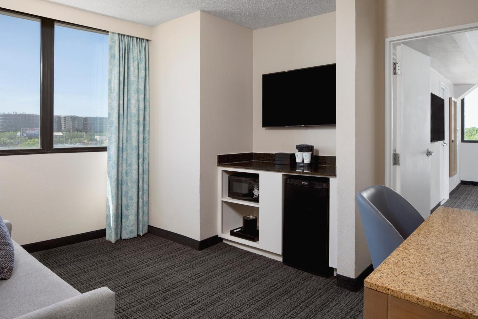 Two Queen Suite/Mobility Access with Bath Tub,1435021876:JPEG