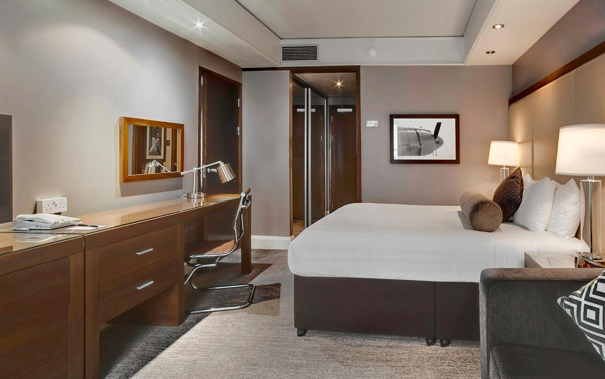 Standard Room 1 King Bed