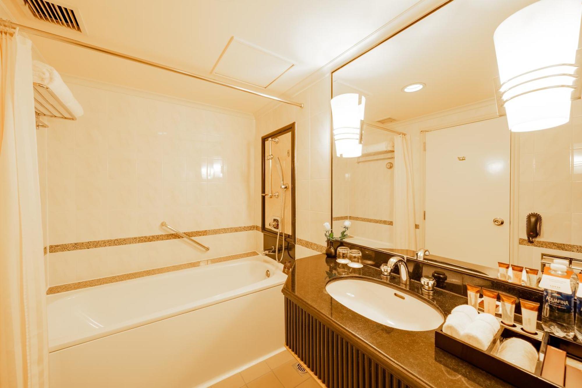 Executive Twin City View One 30-min Foot Massage per