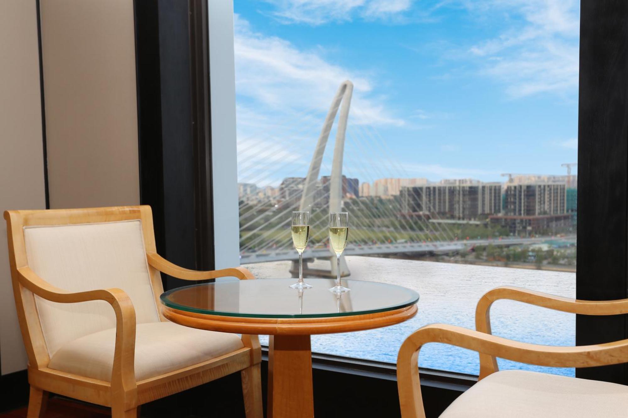 Executive Twin Riverview