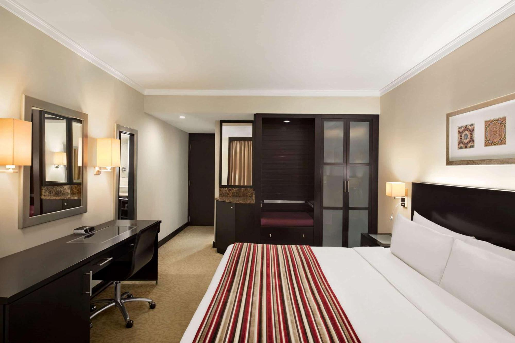 Deluxe King Room Non-Smoking