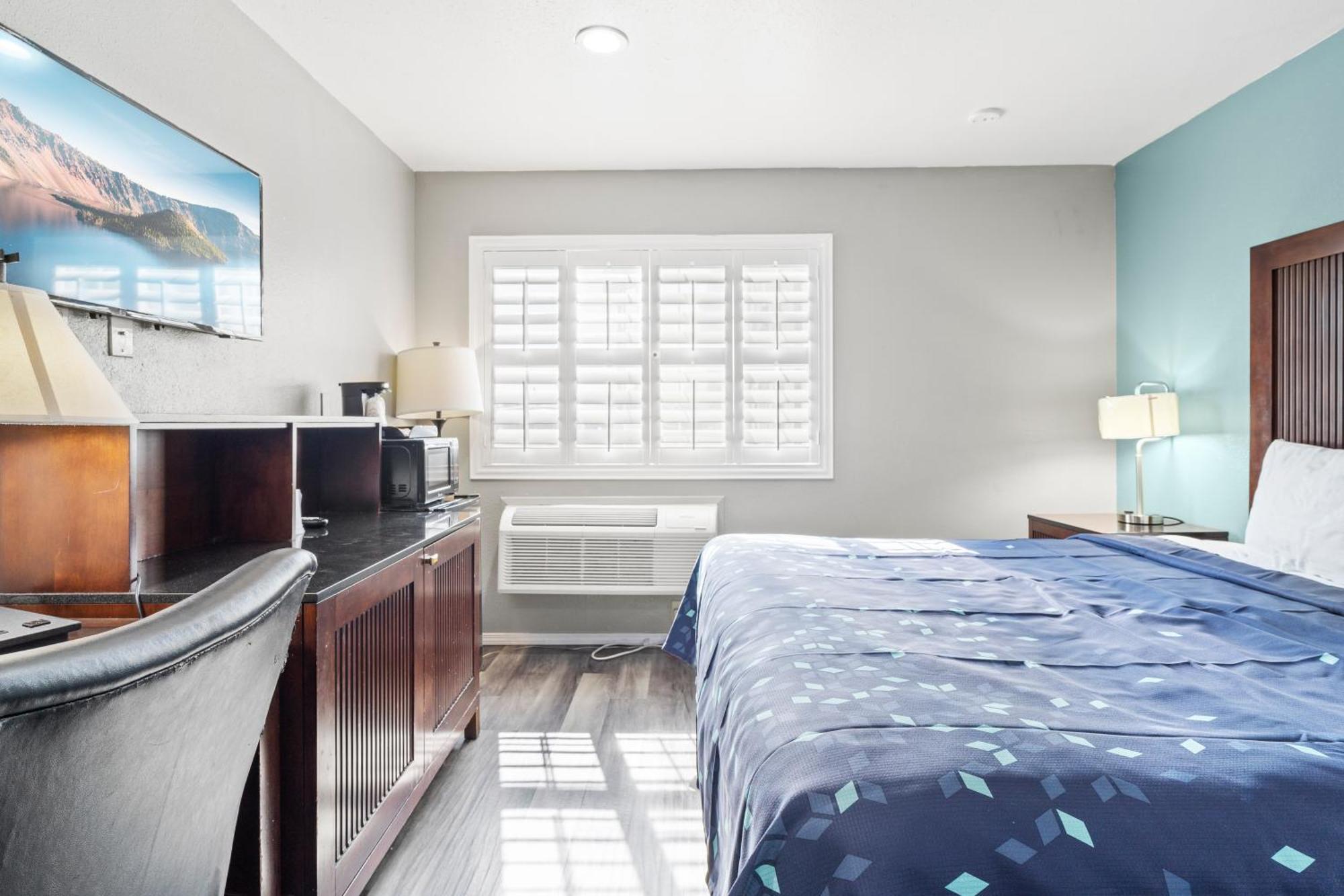 Deluxe King Room