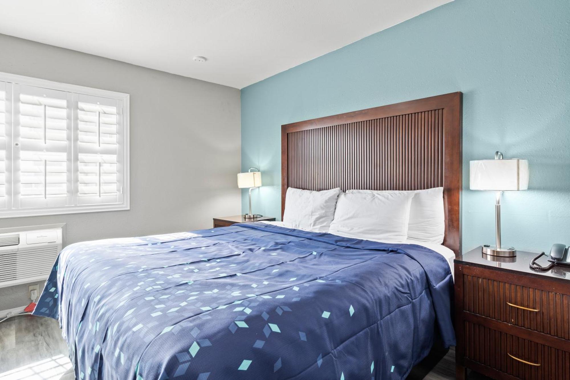 Deluxe King Room