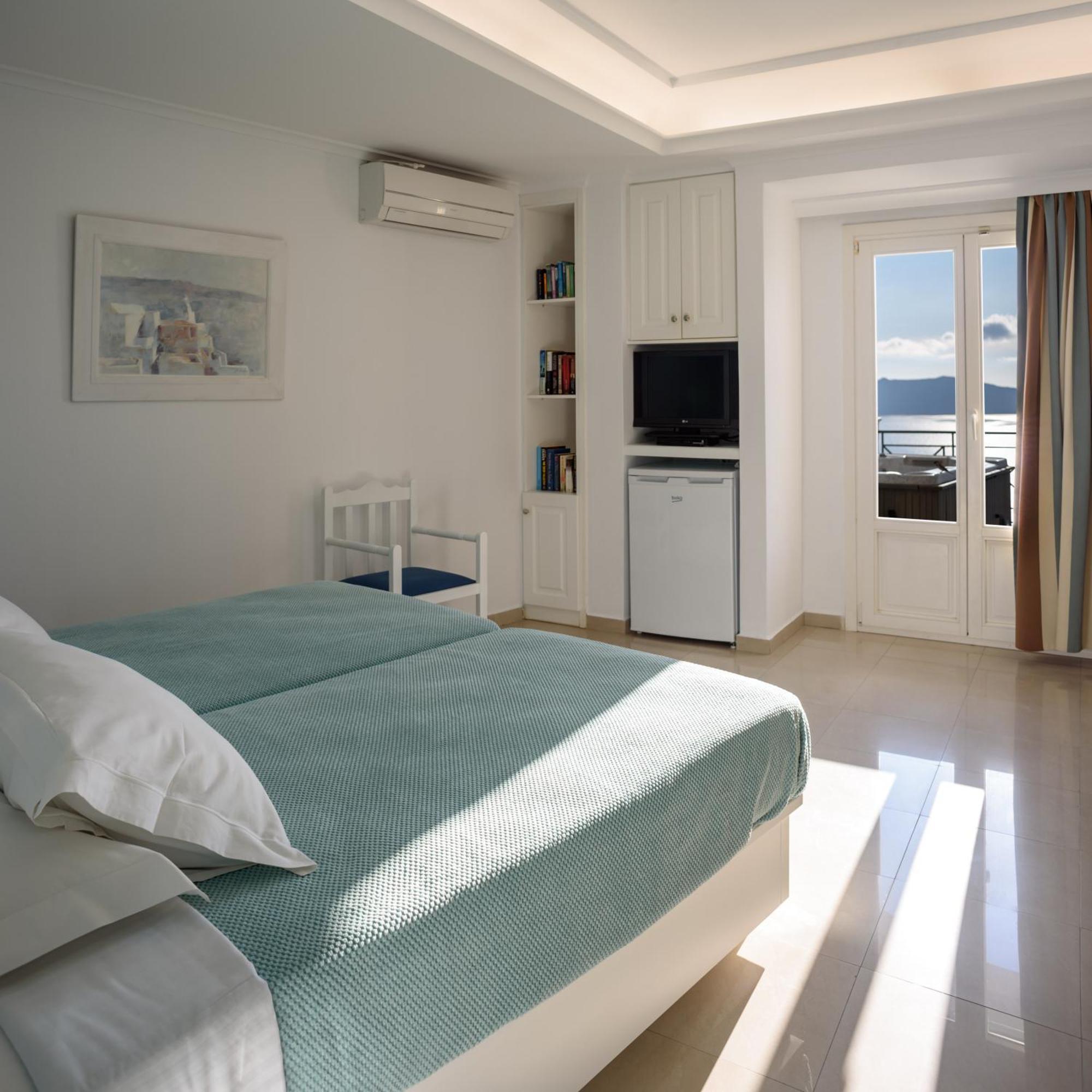 Triple Room Caldera View