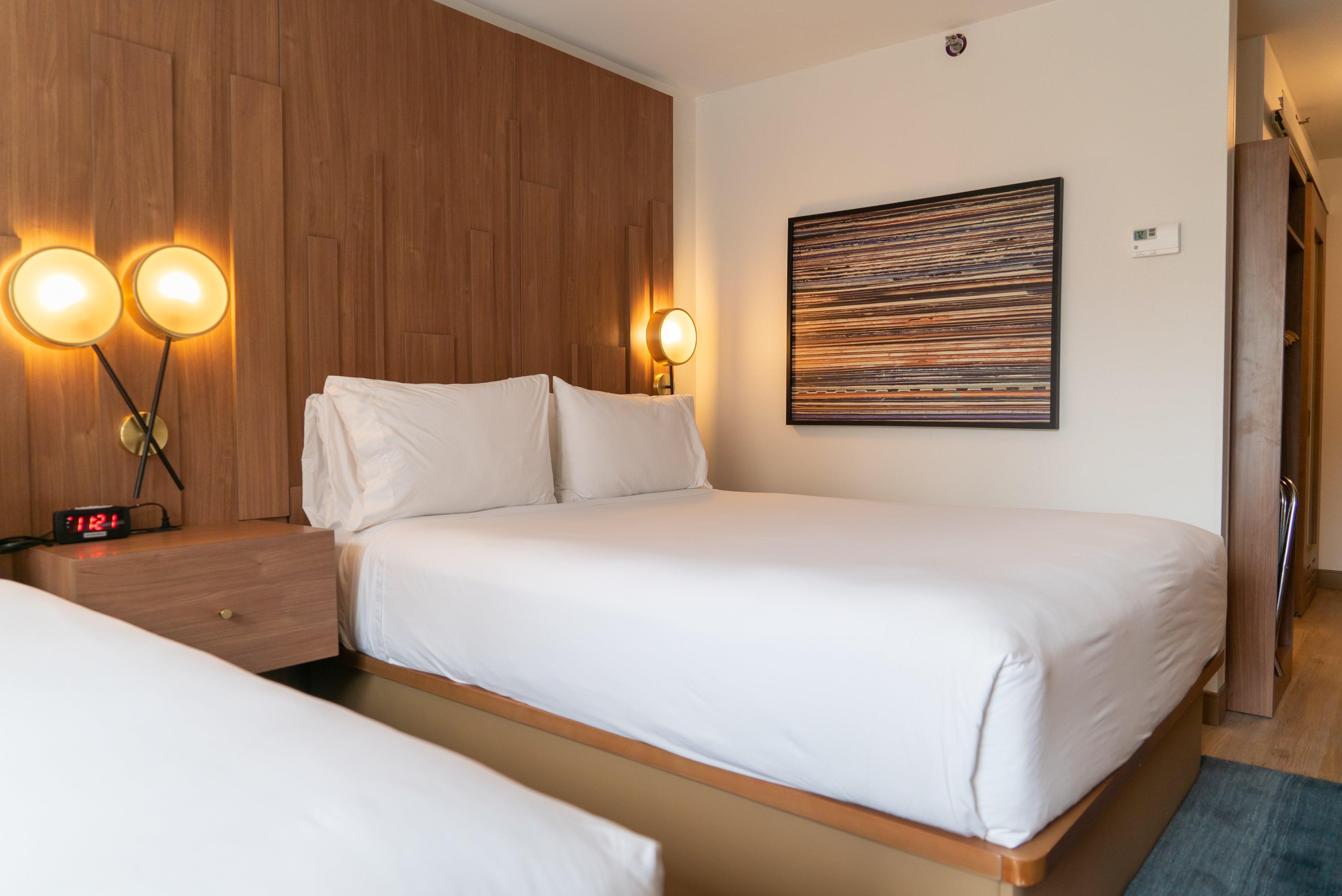 Standard Queen Room Two Queen Beds Mobility Accessible Tub