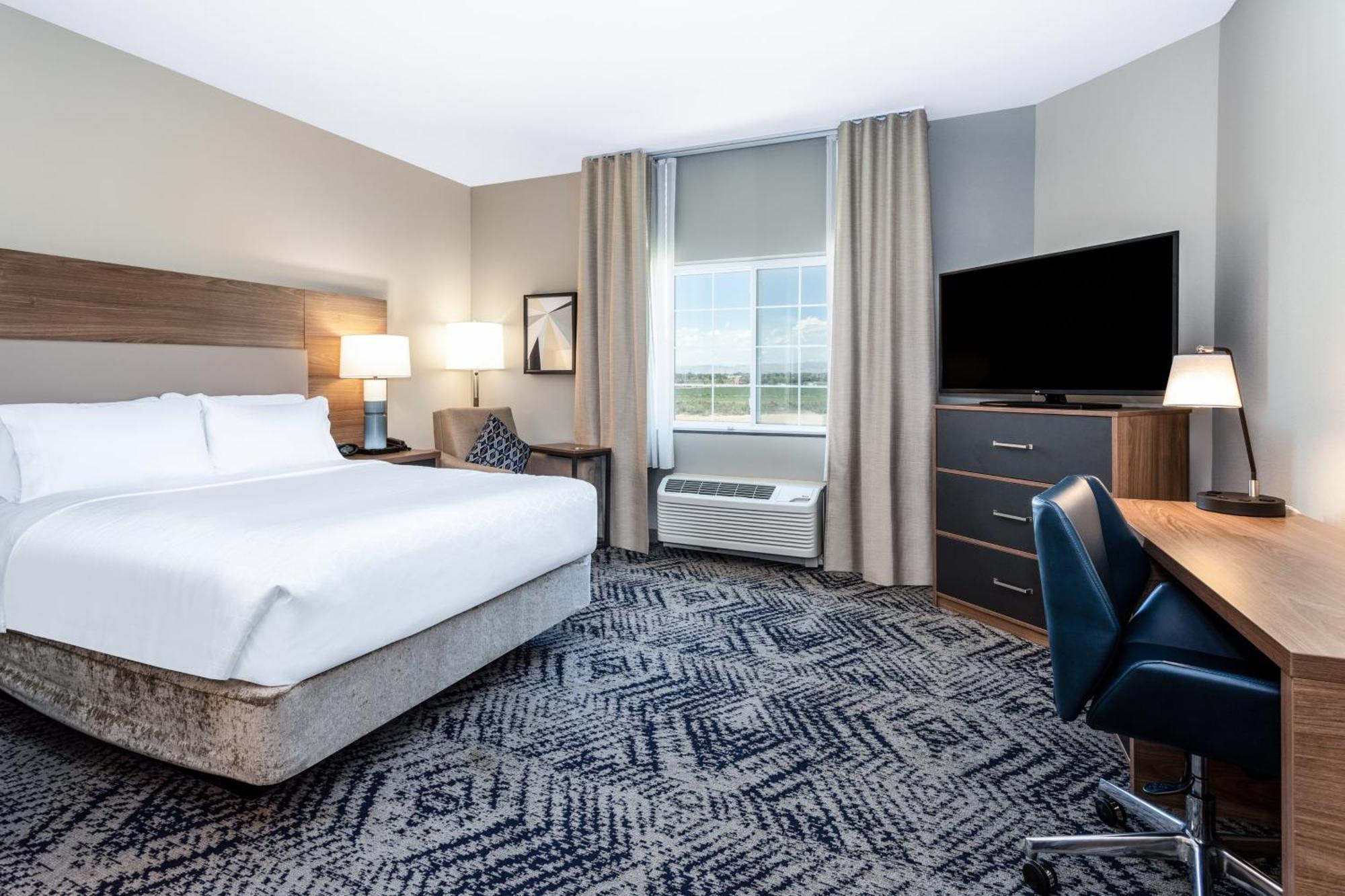 Queen Room Hearing Mobility Accessible Roll Shower
