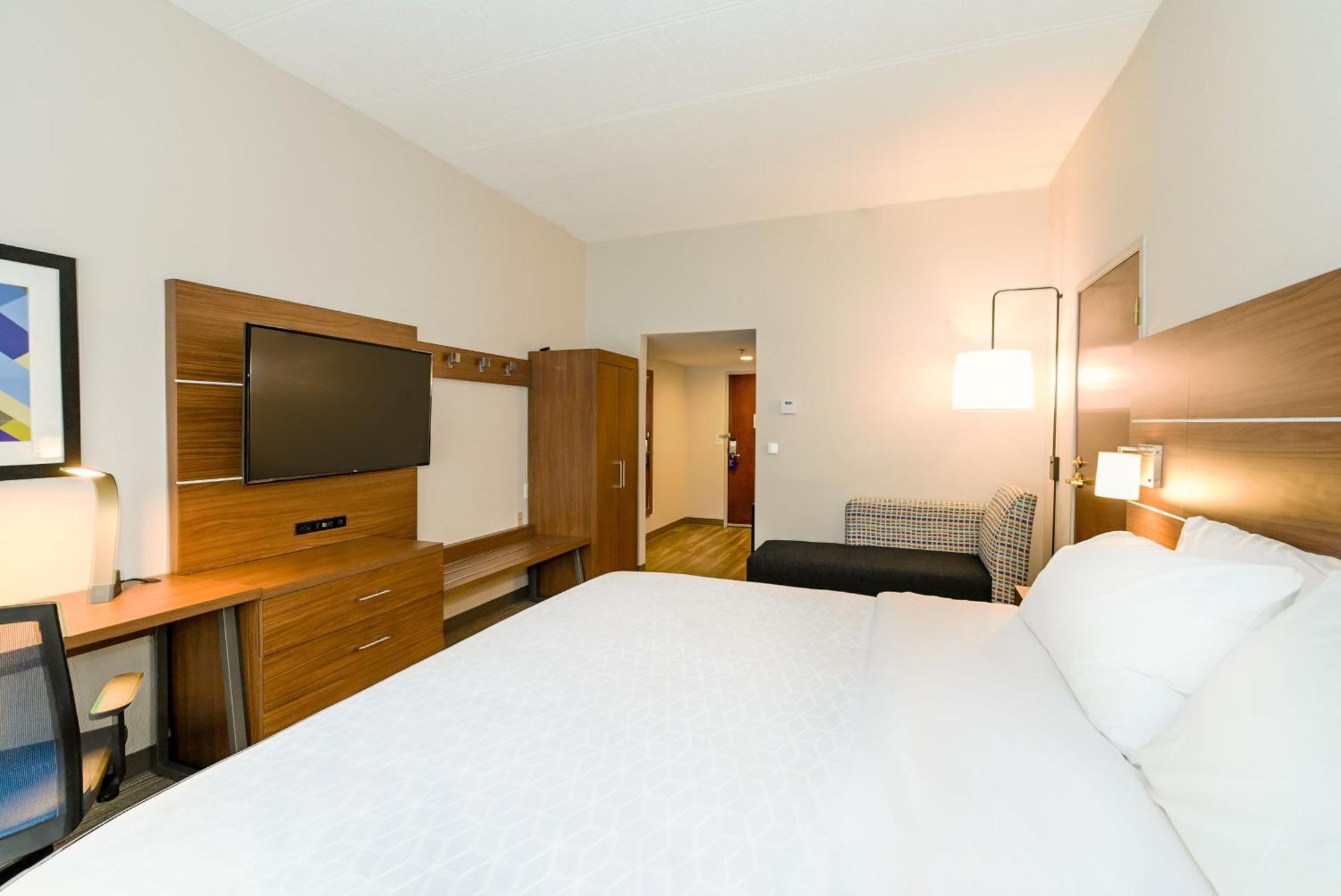 Standard King Room with Sofa Bed - Non-Smoking