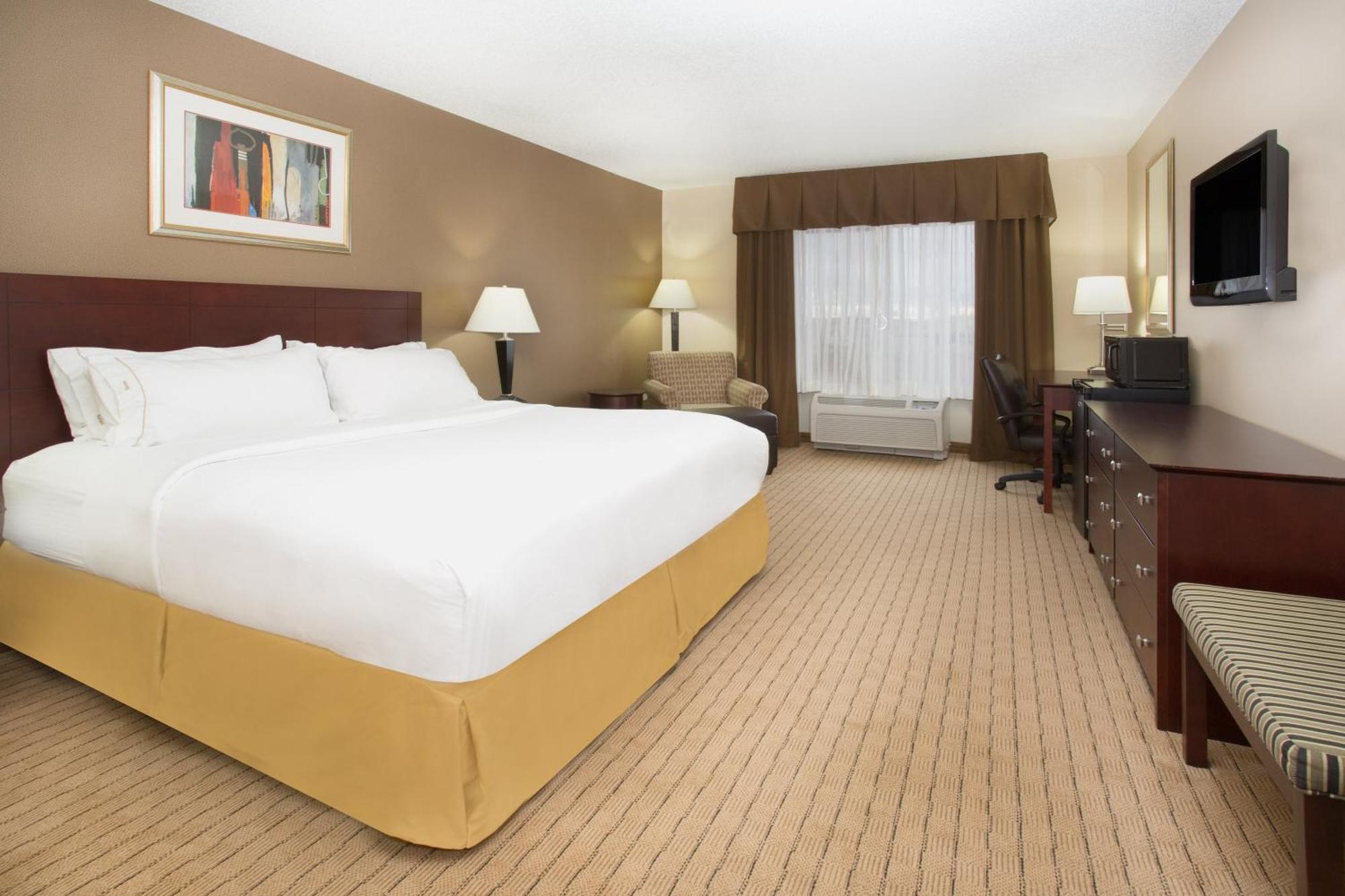 King Room Hearing Accessible or Non-Smoking