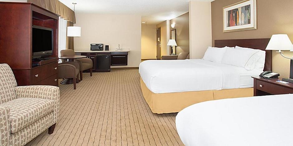 Suite Two Queen Beds