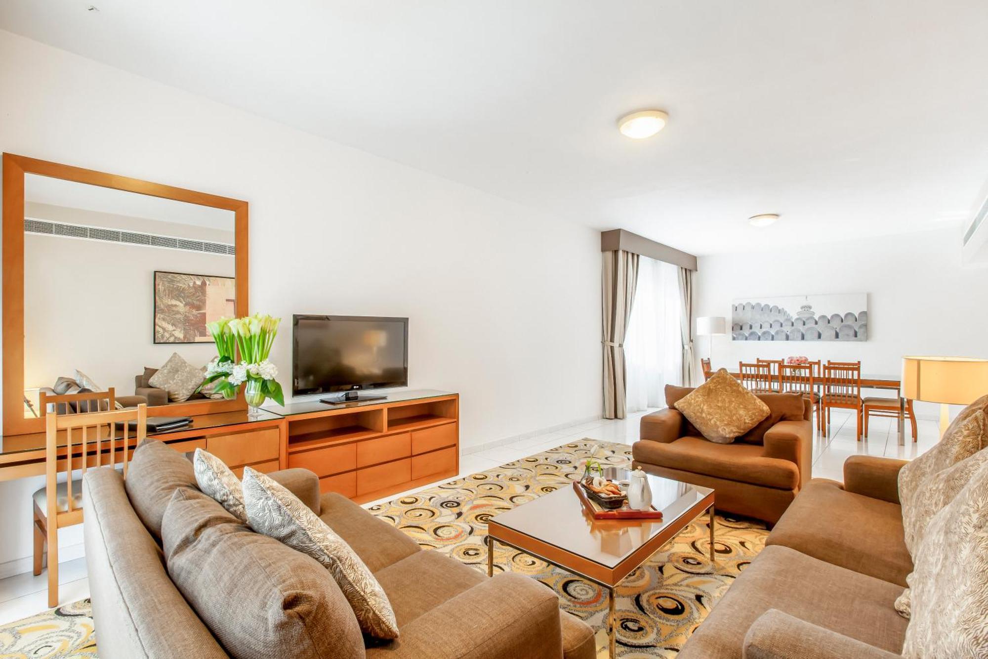Three-Bedroom Apartment Deluxe Golden Sands 10