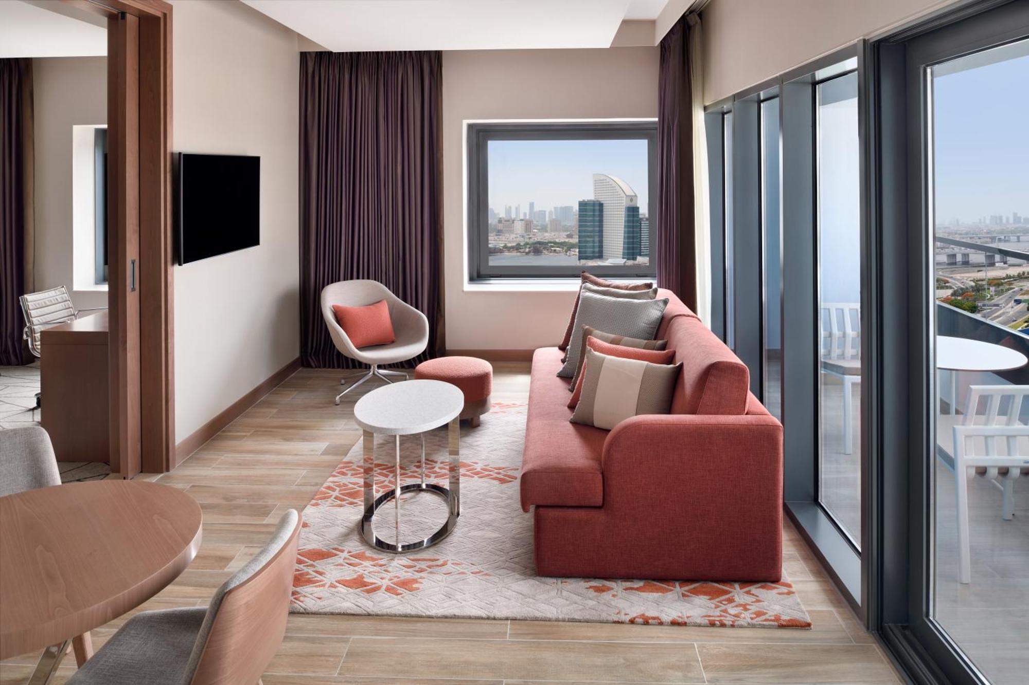 1 King One-Bedroom Apartment Creek View