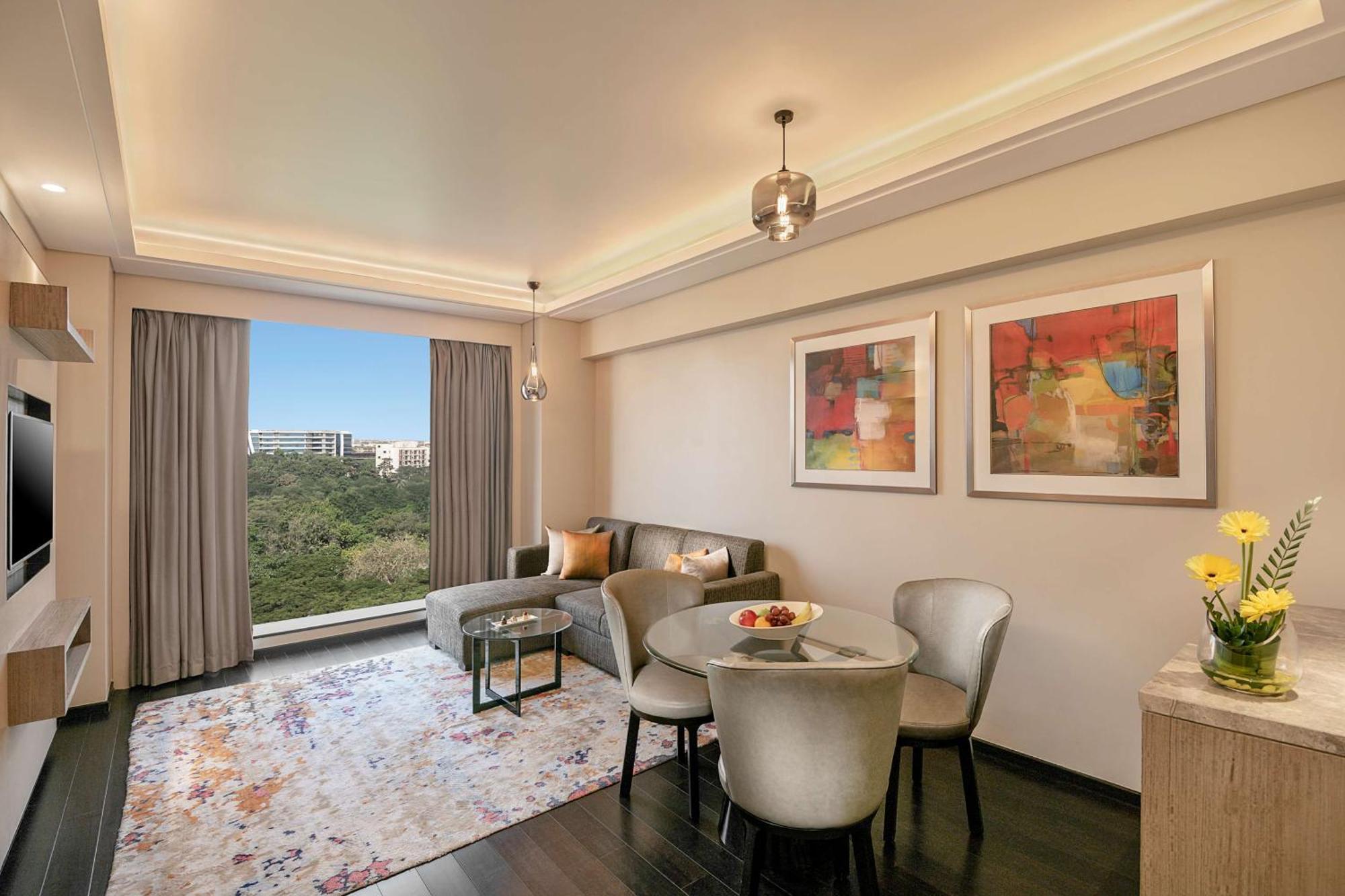 Suite Bathtub on Session of Spa on Laundry Services snacks soft drinks & fruit platter Airport Drop to T1 & T2 Early Check & Late Check-out