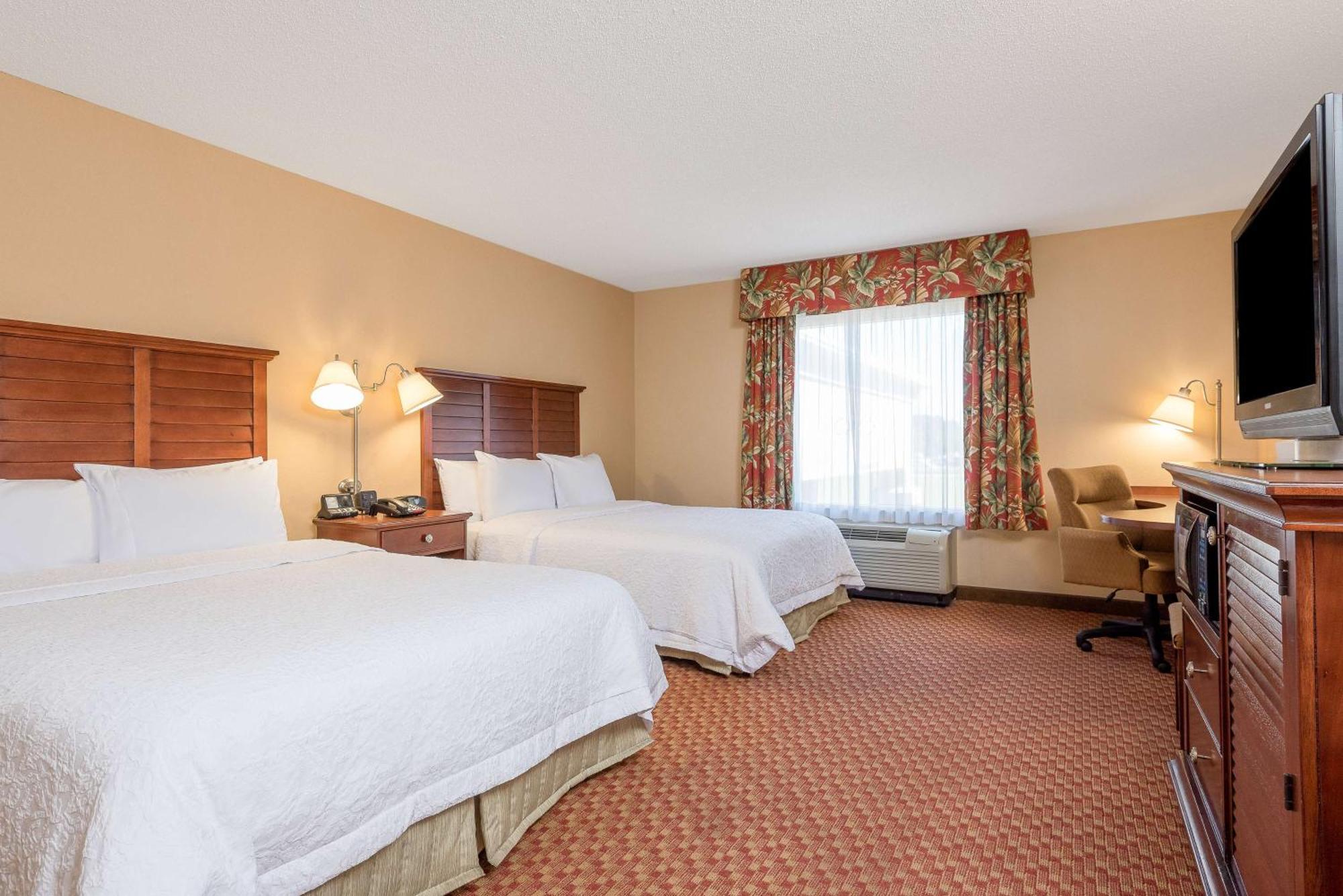 Queen Room Two Queen Beds Mobility Hearing Access or Non-Smoking