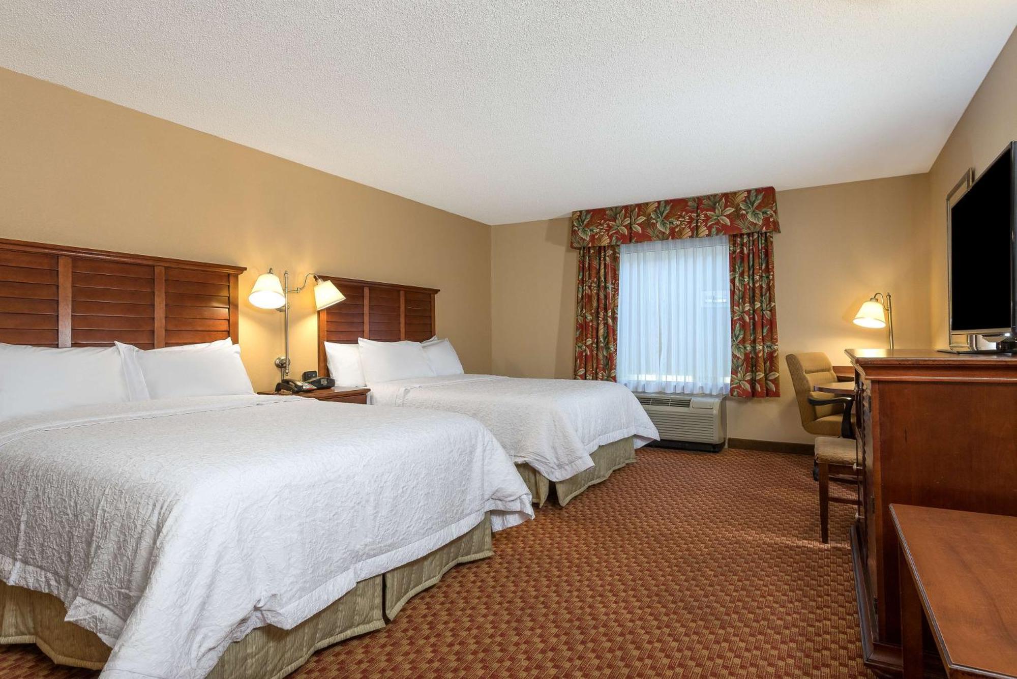 Large Queen Room Two Queen Beds Non-Smoking