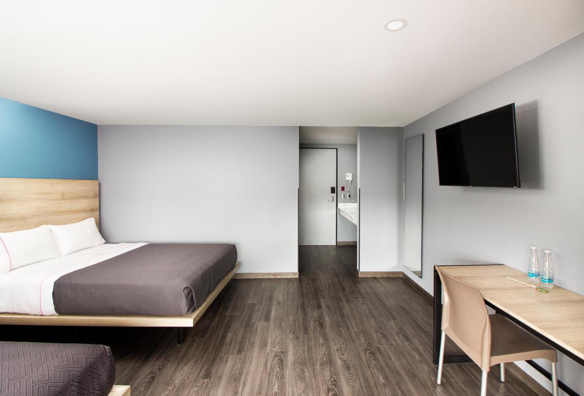 Standard Room One Queen Bed Non-Smoking