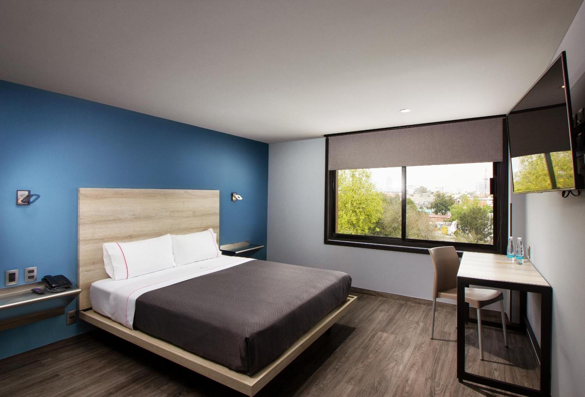 Standard Room One Queen Bed Non-Smoking