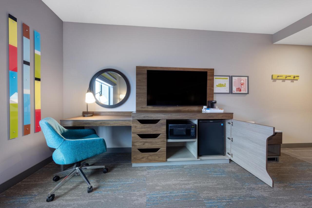 Queen Room with Two Queen Beds - Hearing Access